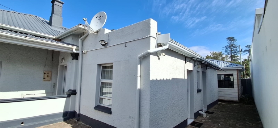 8 Bedroom Property for Sale in Southernwood Eastern Cape